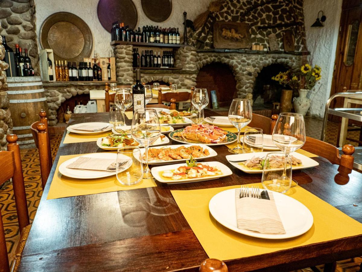 Albergo Ristorante Locanda Rosella Giba Eksteriør bilde