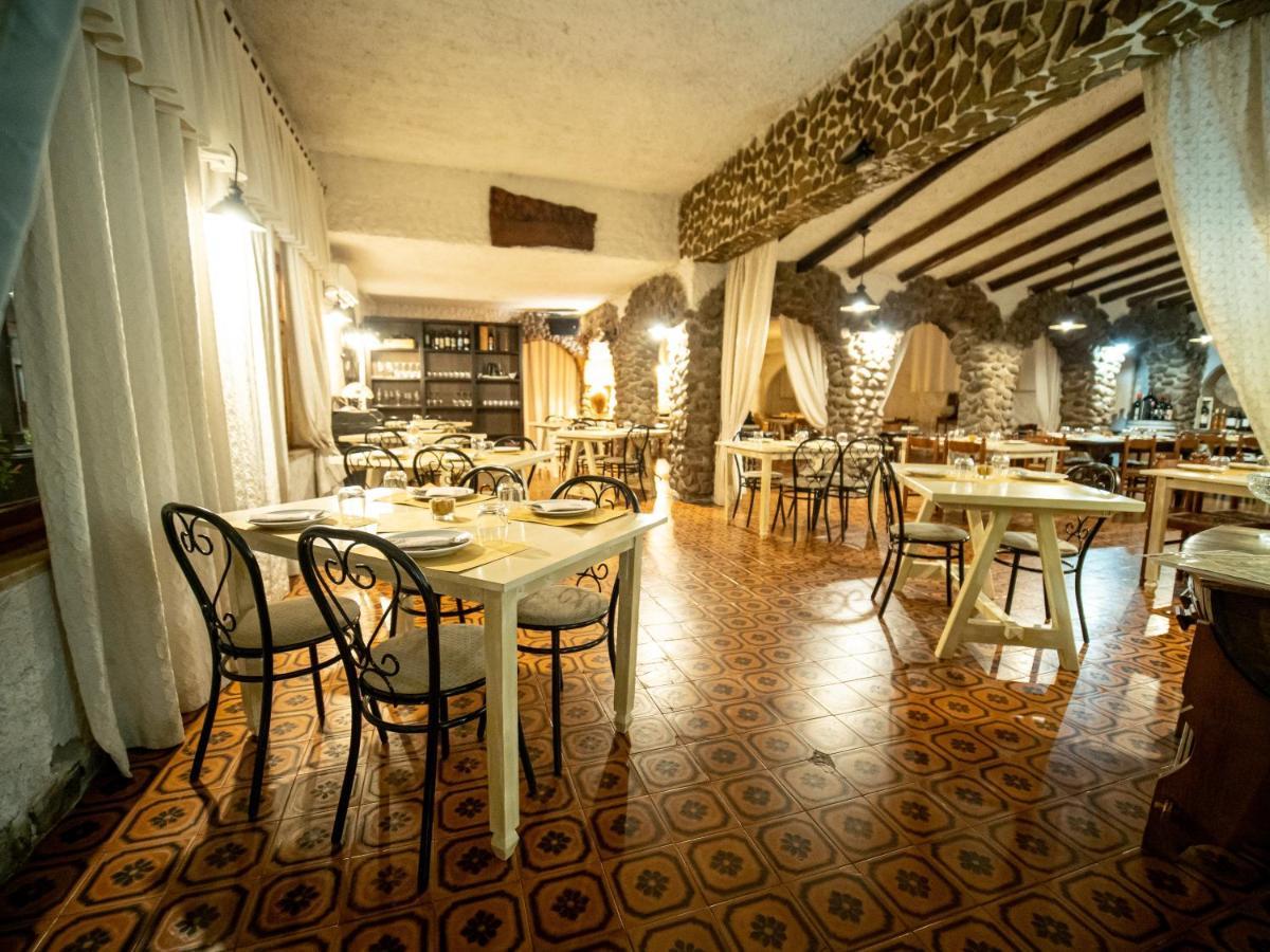Albergo Ristorante Locanda Rosella Giba Eksteriør bilde